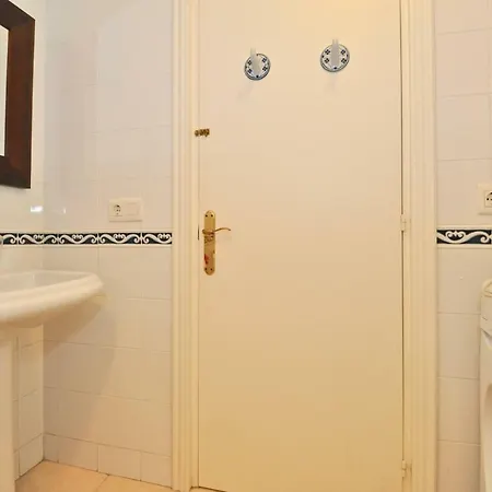 Flors A102 Апартаменти *
